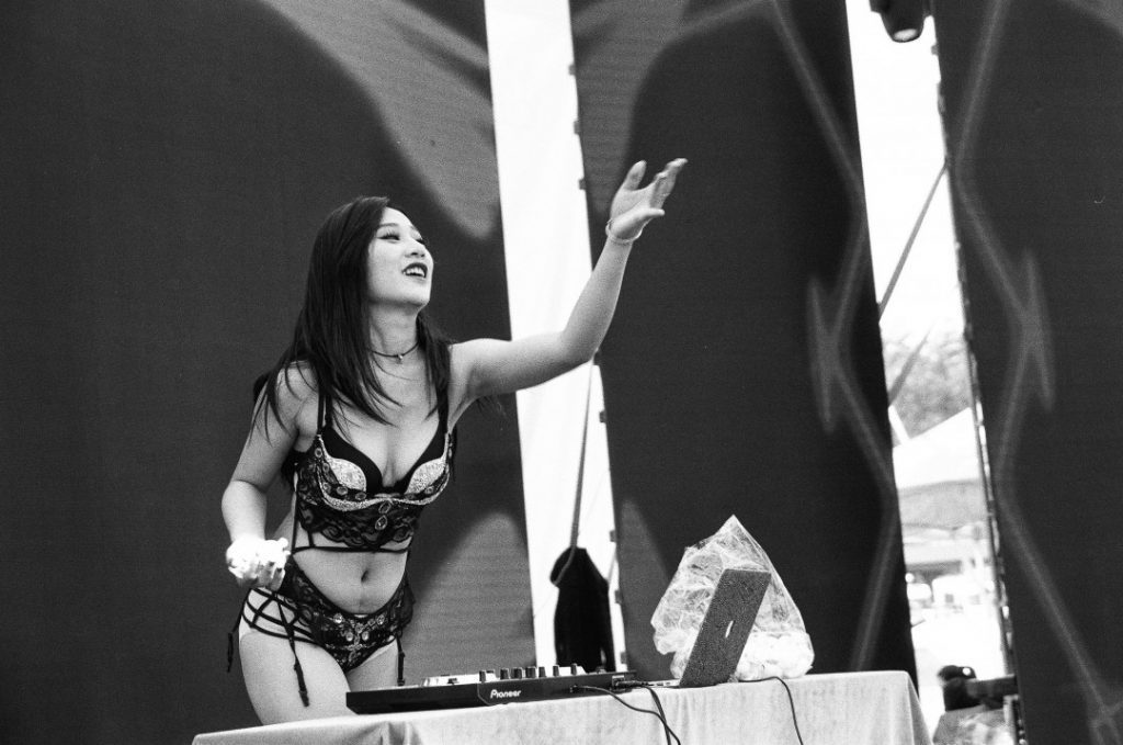 未标题-598-1024x679-1024x679 Black and White film photography at Changjiang International Music Festival