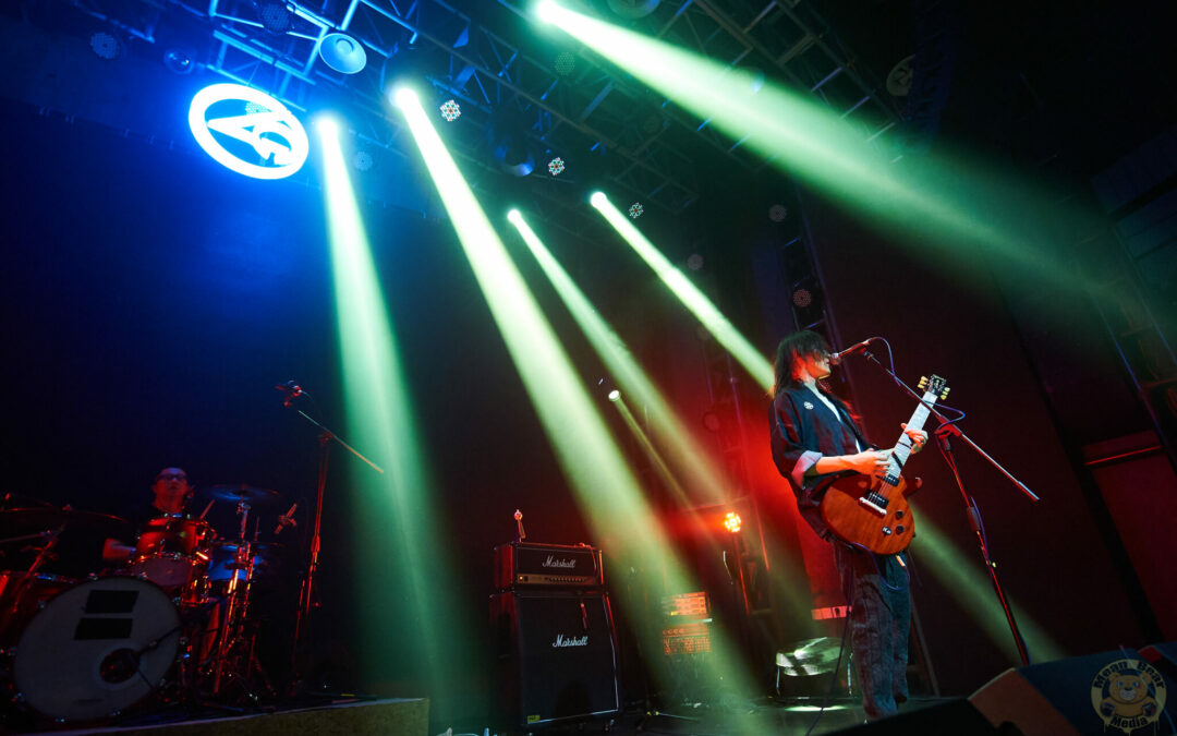 永动机乐队 playing at Ola Livehouse in Nanjing