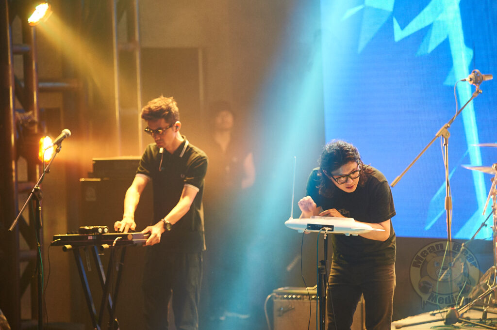 NDF_6254-682x1024 冷冻街乐队 playing at Ola Livehouse in Nanjing China 2019