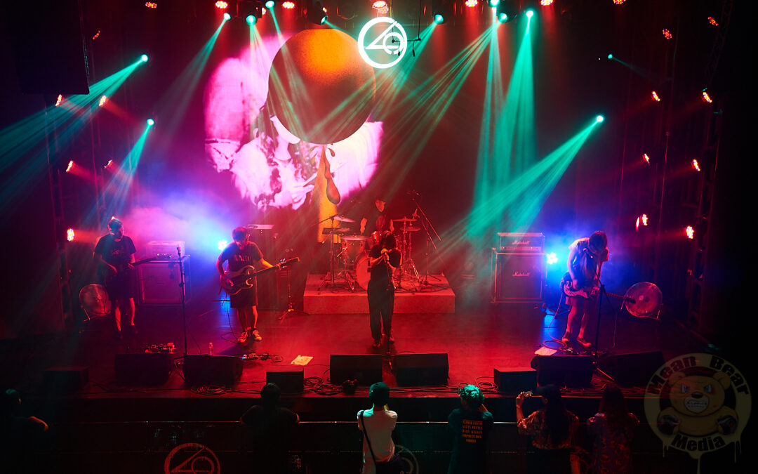 驚蟲乐队 playing at Ola Livehouse in Nanjing China 2019