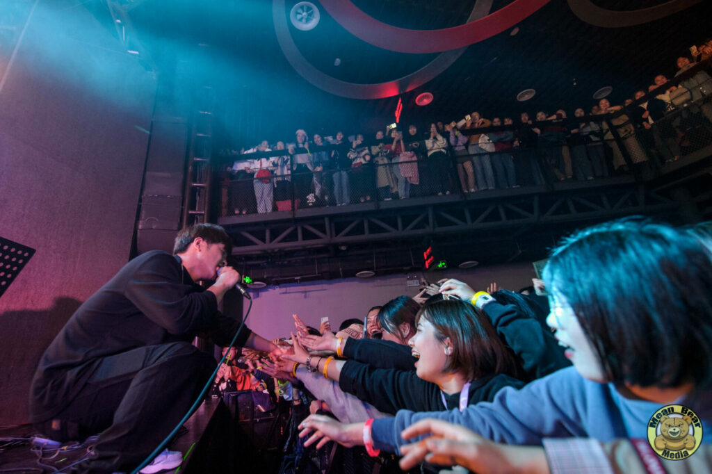 DSC_5947-683x1024 余佳运 playing in Ola Livehouse in Nanjing China 2019