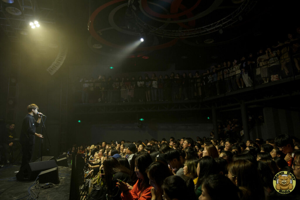 DSC_5947-683x1024 余佳运 playing in Ola Livehouse in Nanjing China 2019