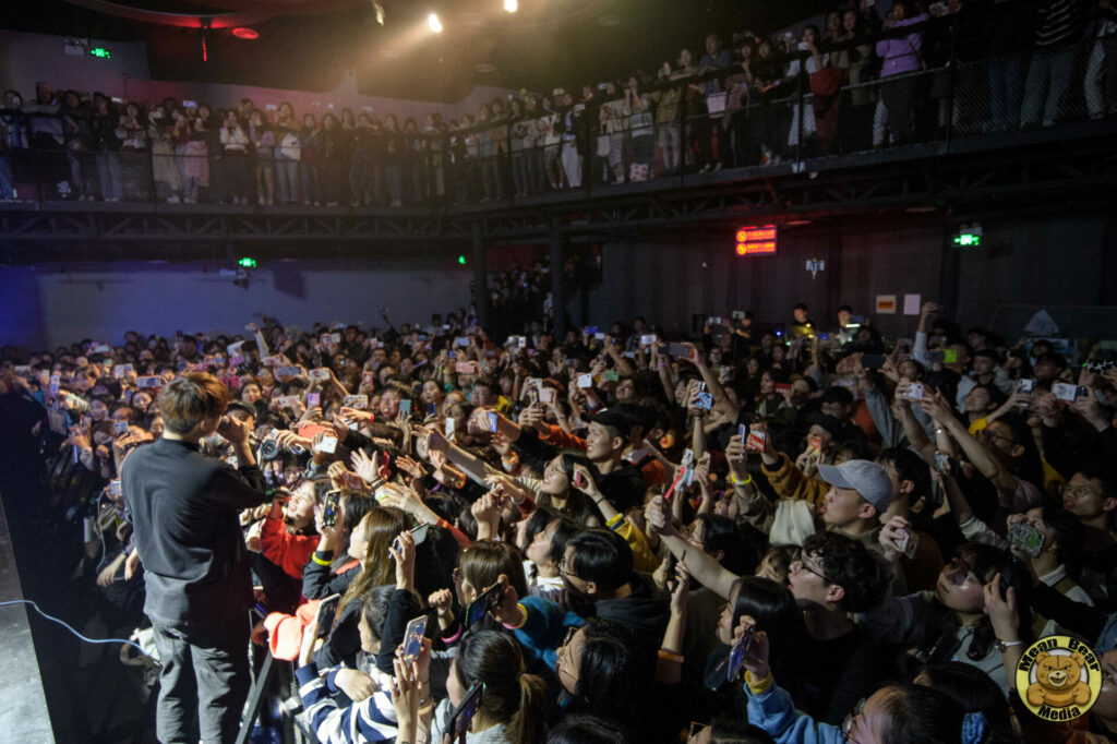 DSC_5947-683x1024 余佳运 playing in Ola Livehouse in Nanjing China 2019