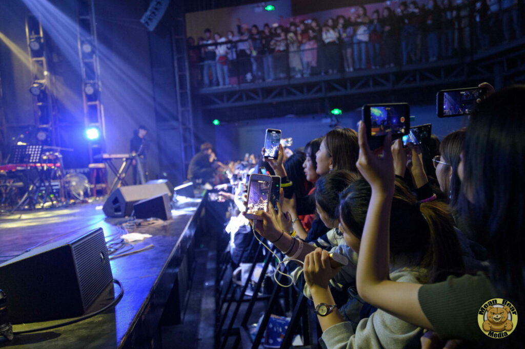 DSC_5947-683x1024 余佳运 playing in Ola Livehouse in Nanjing China 2019