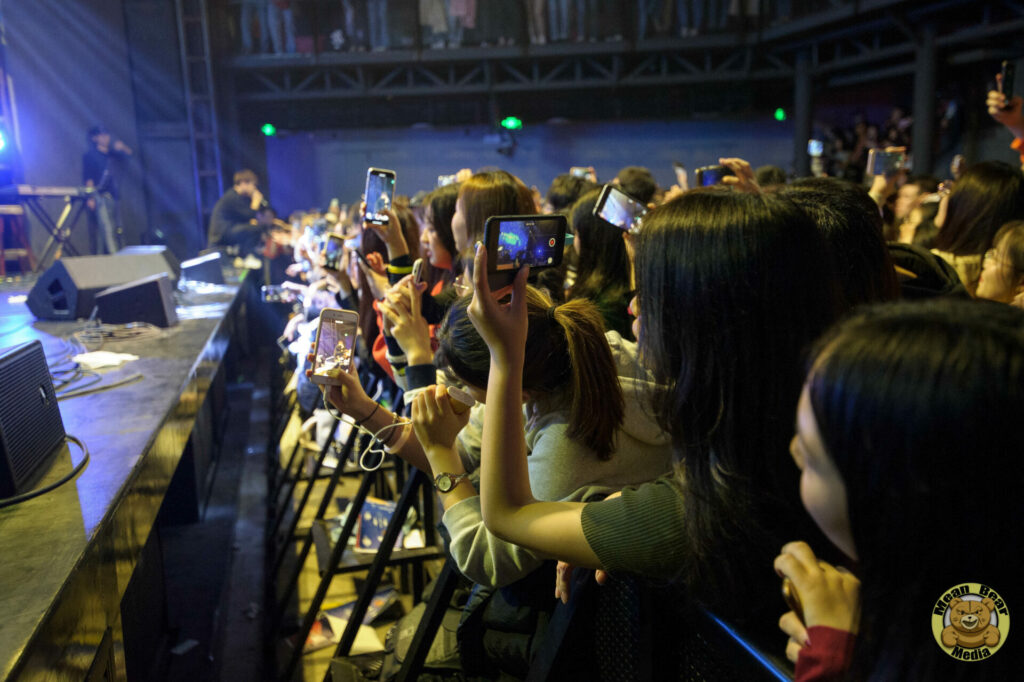 DSC_5947-683x1024 余佳运 playing in Ola Livehouse in Nanjing China 2019